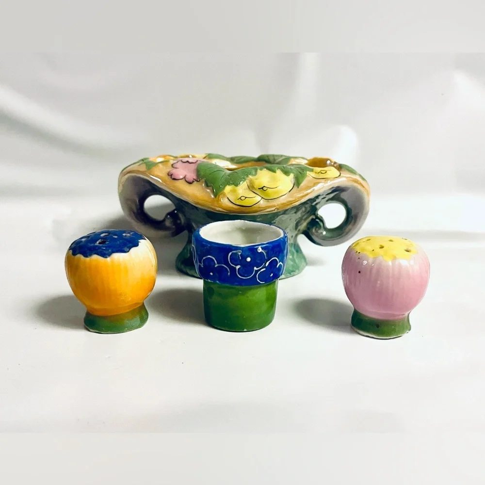Vintage Ceramic/Porcelain  Mini Salt & Pepper Shaker Bowl Stand with Glaze‎